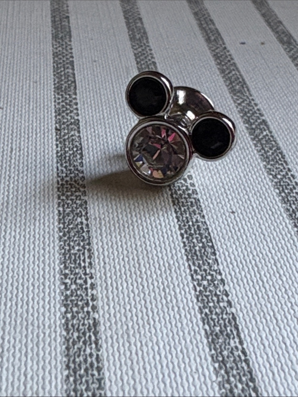 🍾 Swarovski Disney Mickey Mouse Icon Pin Tack Lapel Pin